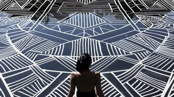 Monochrome Geometric Elegance - Пример 3