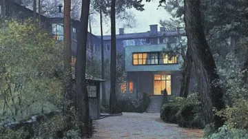 Mysterious Urban Solitude - Пример 4