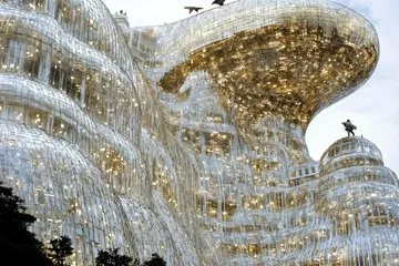 Futuristic Architectural Marvel - Пример 2