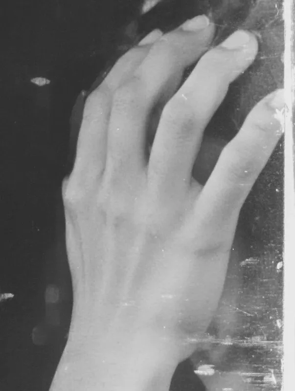 Melancholic Portrait in Black and White - Пример 4