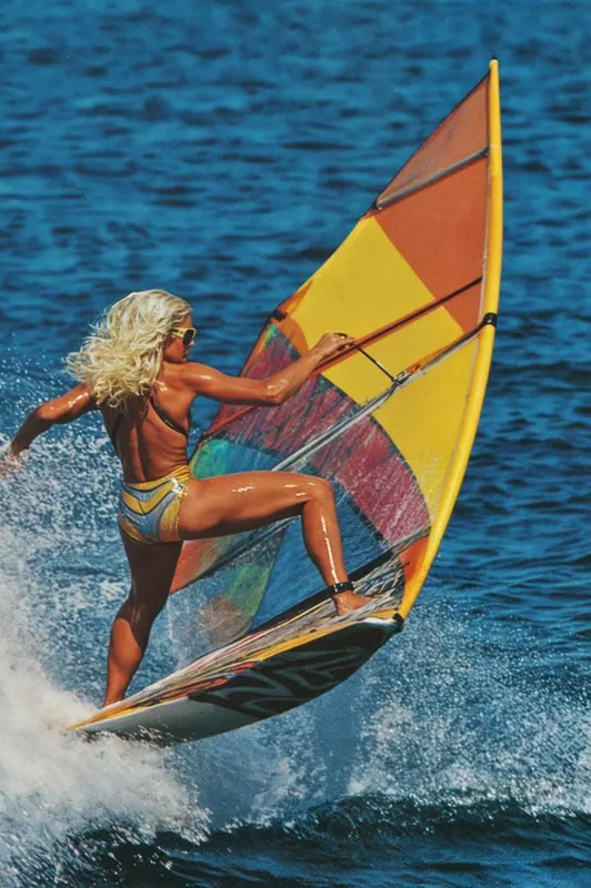Vibrant Retro Windsurfing - Пример 1