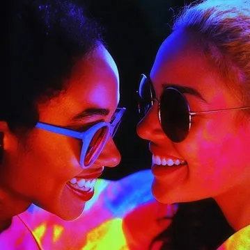 Vibrant Neon Elegance - Пример 3