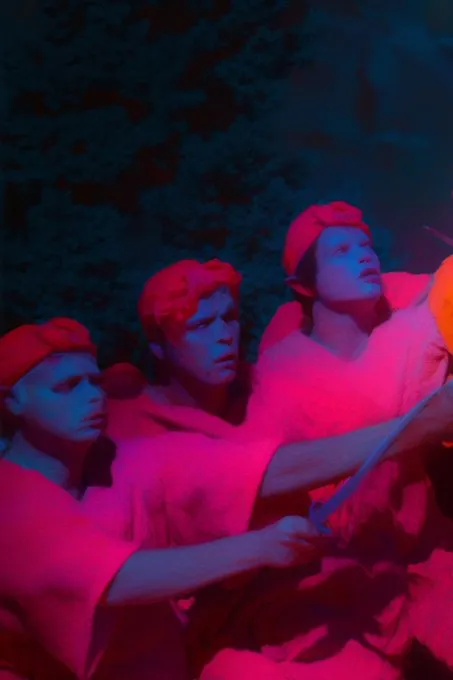 Vibrant Surreal Fashion Expression - Пример 2