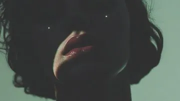 Moody Eye Close-Up - Пример 4