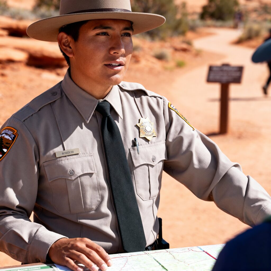 Ashkii Begay Navajo Park Ranger Northern Arizona - Пример 1