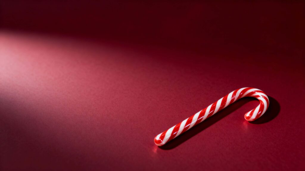 Candy cane on ruby red background - Пример 1