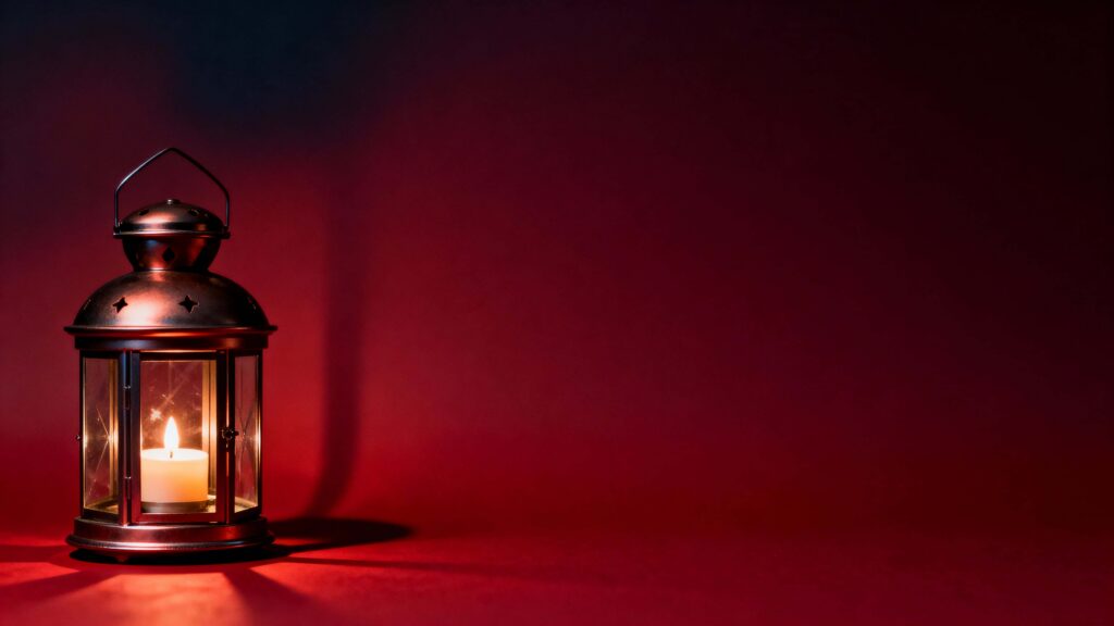 Metal Lantern on Crimson Background - Пример 1