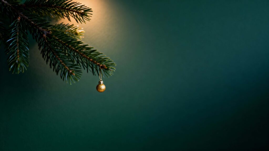 Pine branch with golden ornament - Пример 1