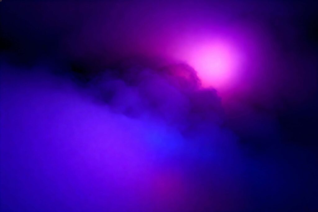 Violet-indigo atmospheric abstract color fog study - Пример 1